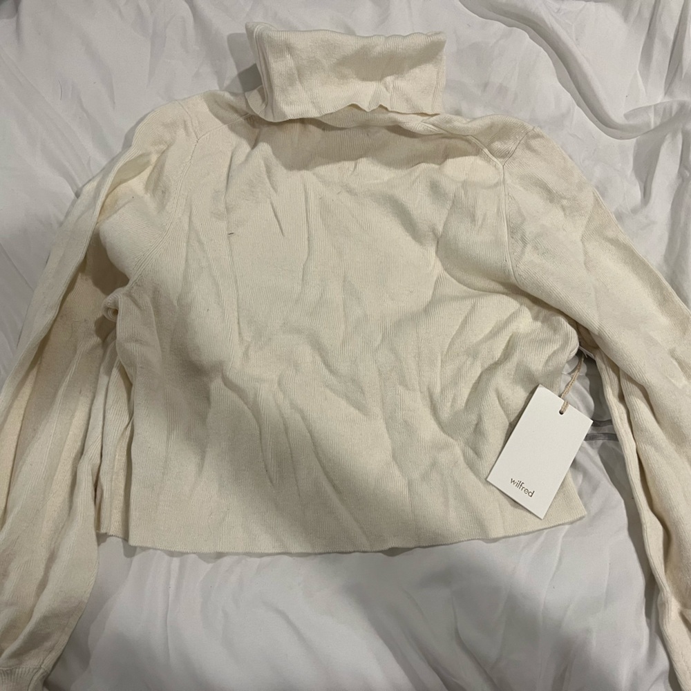 Aritzia REBECCA turtleneck
Small
New with tags